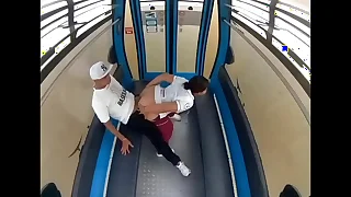 Sexo en público en un cablebus teleférico
